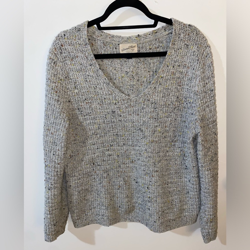 Universal Threads grey v neck sweater - sz S